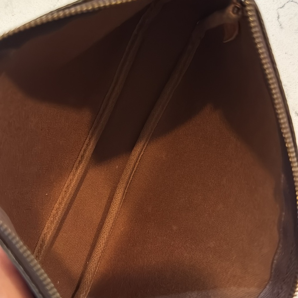 Louis Vuitton Monogram Pochette - Picture 8 of 9